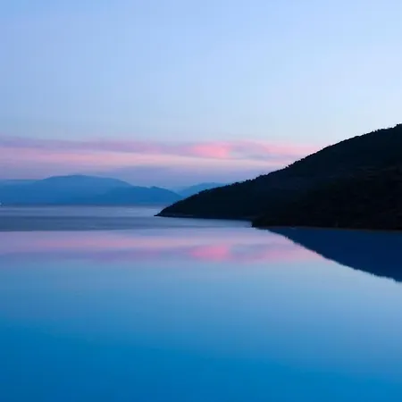 Kalamos -elegant With Direct Sea Access Villa *