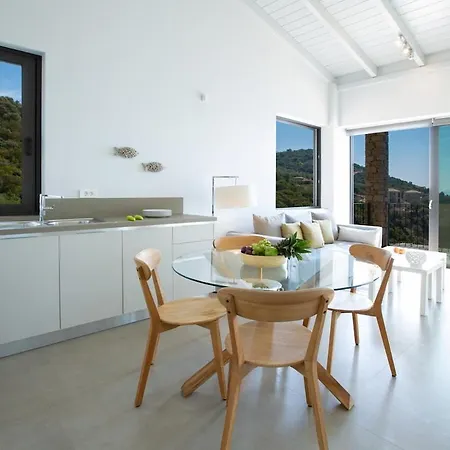 Villa Kalamos -elegant With Direct Sea Access